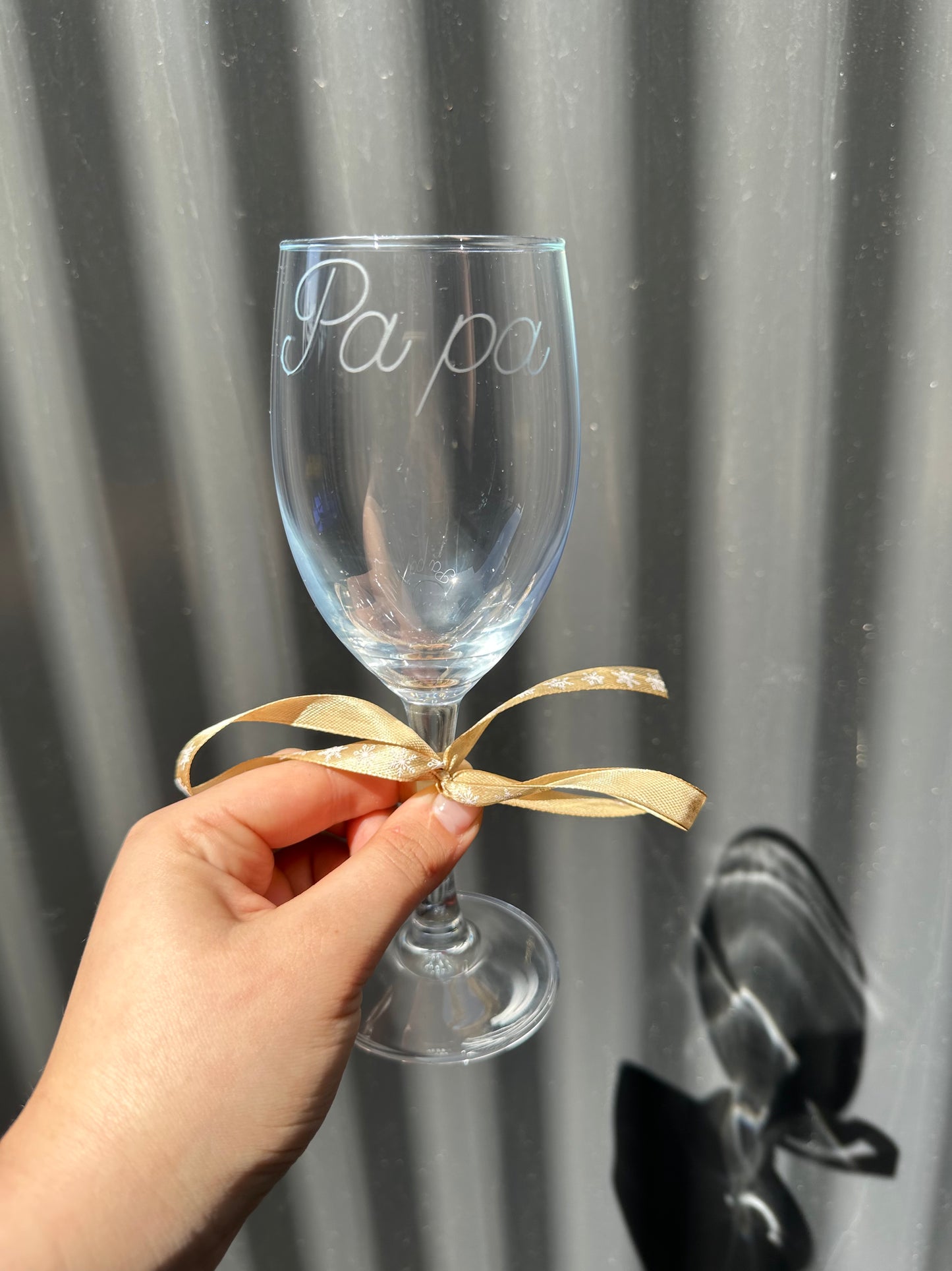Engraved White/Red wine glass